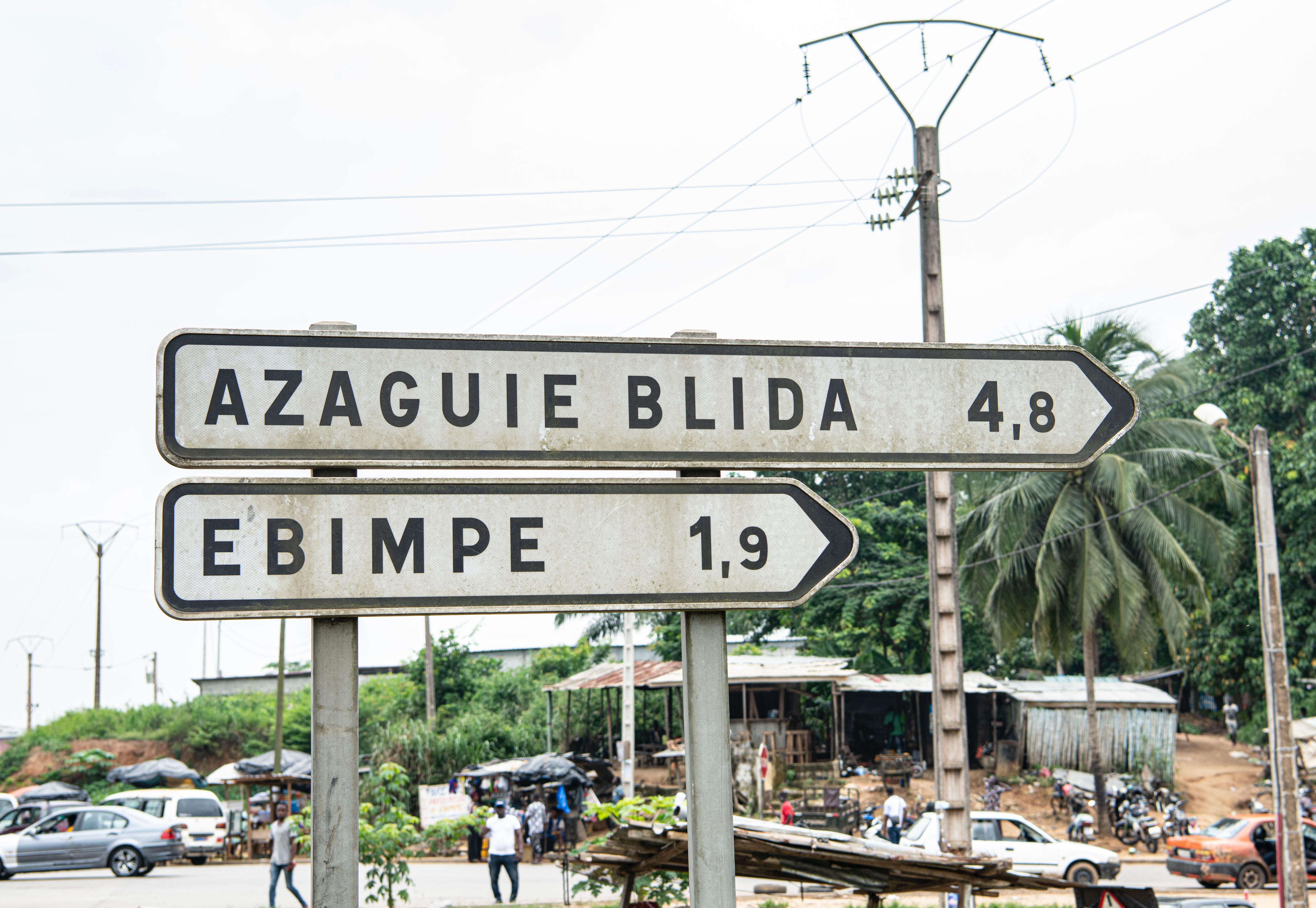 Panneau indiquant Ébimpé au carrefour du Grand Séminaire